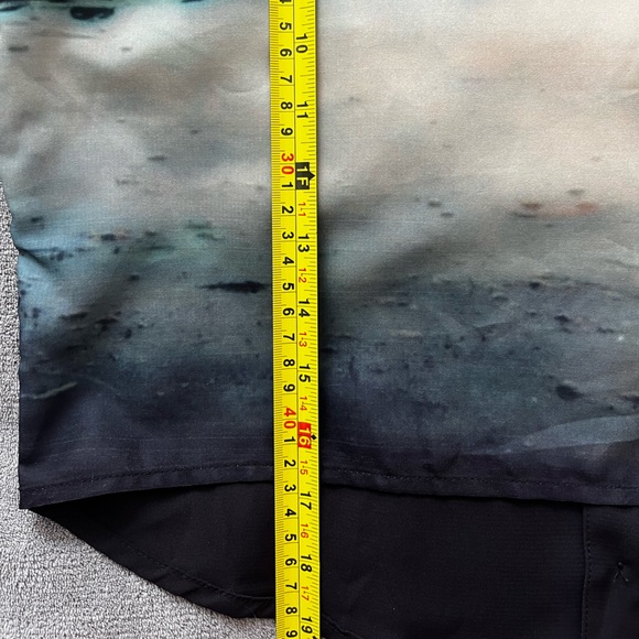 Box cut | cropped | button back | swan print shirt - Picture 2 of 5